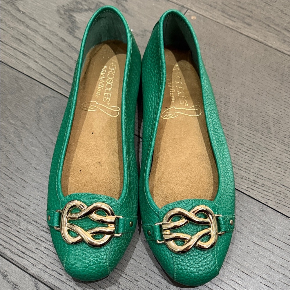 AEROSOLES Women's stunning Green Loafers
